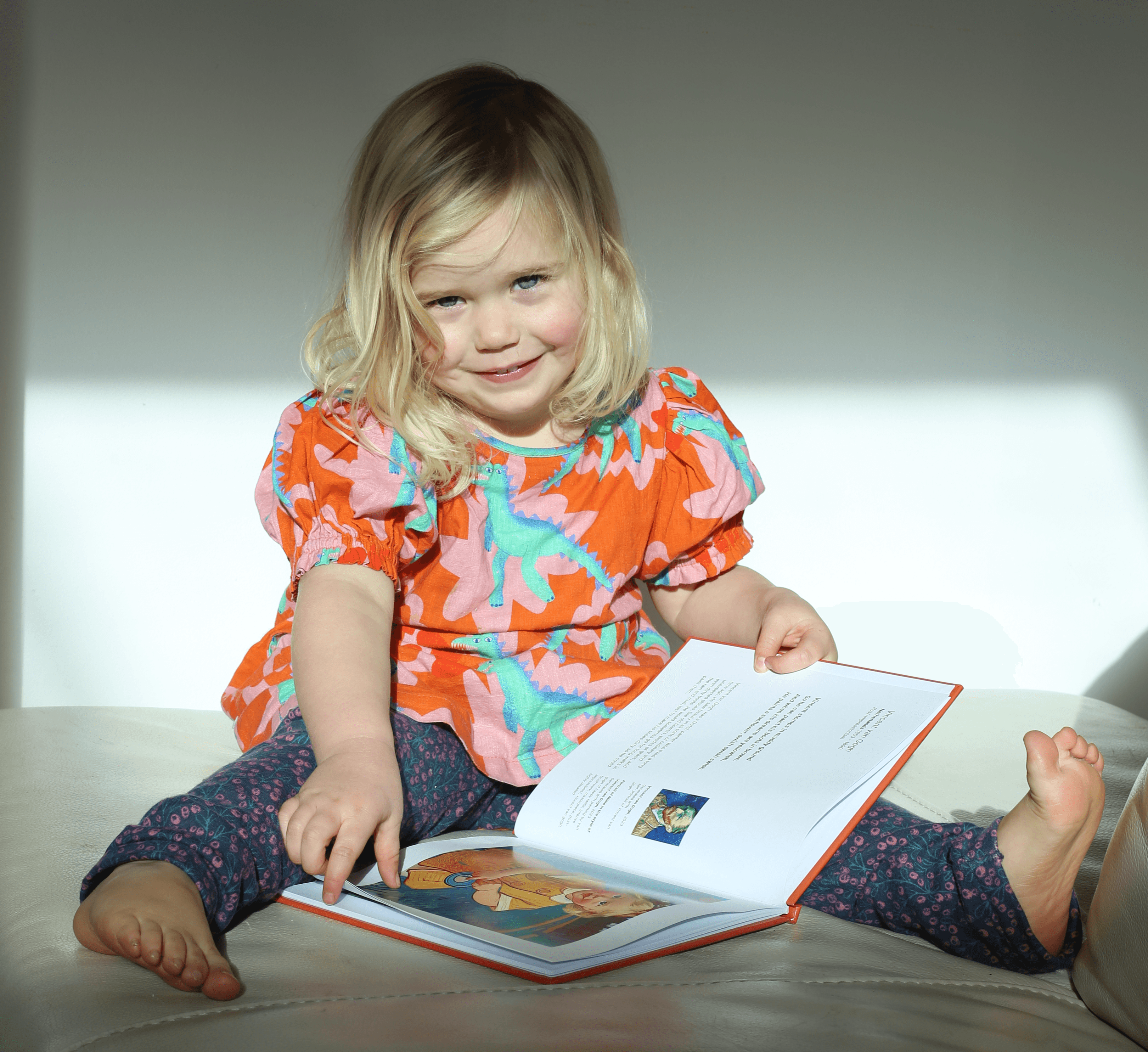 kids enjoying selfarama art books